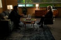 Lucifer – Lucifer Morningstar (Tom Ellis, l.); Linda Martin (Rachael Harris, r.)