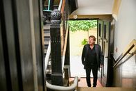 Der Alte – Caspar Bergmann (Thomas Heinze) macht sich kurzzeitig Hoffnungen, in München doch noch eine Wohnung zu finden.