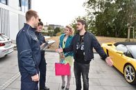 Alles oder Nichts – Am Morgen nach ihrer Party ist für Anja (Franziska Breite, l.) und Rocko (Marc Barthel, r.) plötzlich alles anders ...