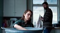 Lamb – María (Noomi Rapace) trauert um ihren toten Mann.