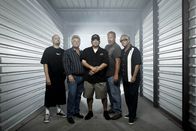 Storage Wars – (1. Staffel) - (v.l.n.r.) Jarrod Schulz; Dan Dotson; Dave Hester; Darrell Sheets; Barry Weiss