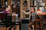 The Big Bang Theory – L-R: Sheldon Cooper (Jim Parsons), Leonard Hofstadter (Johnny Galecki).