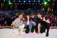 Der ZDF Comedy Sommer – Die Comedians Özcan Cosar (l.), Maria Clara Groppler (2.v.l.), Tony Bauer (2.v.r.) und Fred Costea (r.) feiern den "ZDF Comedy Sommer".