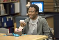 Community – Ist Troy (Donald Glover) dafür bereit, sein Leben am Greendale College aufzugeben und ein Jahr lang, auf Pierces Auftrag hin, um die Welt zu segeln?; Ist Troy (Donald Glover) dafür bereit, sein Leben am Greendale College aufzugeben und ein Jahr lang, auf Pierces Auftrag hin, um die Welt zu segeln?
