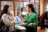 Drop Dead Diva – (v.li.) Brooke Elliott (Jane Bingum), Margaret Cho (Teri Lee).