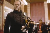 The 51st State – Nehmen den Kampf gegen gierige Drogenbosse, eine attraktive Killerin, meditierende Waffendealer und wüste Skins auf: Schottenrock-Fan Elmo McElroy (Samuel L. Jackson, l.) und Felix DeSouza (Robert Carlyle, r.) ...