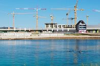 Visionen bauen – In der Seestadt ist alles in Bewegung, es wird nebeneinander gelebt und gebaut, denn da, wo heute noch eine Brachfläche liegt, entstehen morgen schon neue Gebäude und Stadtteile.