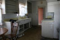 Die Super-Makler - Top oder Flop? – Die Küche ist in einem katastrophalen Zustand. Kann das Makler-Ehepaar diese verwahrloste Küche wieder in einen schönen Zustand verzaubern?; Die Küche ist in einem katastrophalen Zustand. Kann das Makler-Ehepaar diese verwahrloste Küche wieder in einen schönen Zustand verzaubern?