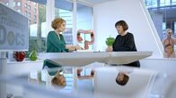Die Ernährungs-Docs – Diagnose Colitis Indeterminata: Bei der Autoimmunerkrankung ist der Darm chronisch entzündet. Viola Andresen (l.) zeigt Katrin F., was genau in ihrem Verdauungsorgan passiert.