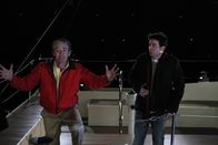 How I Met Your Mother – Während Robin und Marshall zum ersten Mal einen Abend miteinander verbringen und sich nicht viel zu sagen haben, unternimmt Ted (Josh Radnor, r.) mit Zoeys Ehemann (Kyle MacLachlan, l.) einen Segeltörn - mit ungeahntem Ende ...