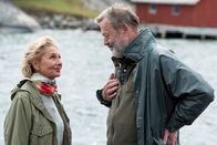 Inga Lindström: Das Postboot in den Schären – Inga Lindström – Das Postboot in den Schären Alte Liebe rostet nicht: Wookie Mayer als Elsa, Wolfgang Häntsch als Gunnar Copyright: SRF/ZDF/Ralf Wilschewski