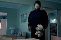The Danish Woman – In einer nächtlichen Aktion dringt Ditte (Trine Dyrholm) unbemerkt in die Wohnung ihrer Nachbarin Gulla ein.