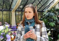 Sturm der Liebe – ARD STURM DER LIEBE FOLGE 1304 Uhr im ERSTEN. Eva (Uta Kargel) beschließt, das Gläschen mit dem Gift erst einmal zu behalten.