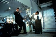 First Strike - Jackie Chans Erstschlag – Terroristen haben einen Atomsprengkopf entwendet und planen nun Erpressungen in großem Stil. Doch da haben sie den Hongkong-Cop Jackie (Jackie Chan, r.) unterschätzt ...
