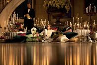 Der große Gatsby – Gatsby (Leonardo DiCaprio, M.) hat sich eine Welt voller Schein und Sein aufgebaut, doch ohne die Liebe seiner Jugendfreundin Daisy bedeutet diese ihm nichts ...