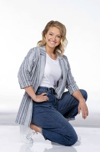 Rote Rosen – ARD ROTE ROSEN, Telenovela, 18. Staffel mit neuen Folgen ab (13.10.20), montags bis freitags um 14.10 Uhr im Ersten. Neu im Hauptcast: Antonia Jungwirth als Sara Herzberg.