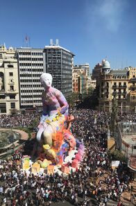 Valencia, da will ich hin! – Ein Fallas-Monument auf dem Rathausplatz von Valencia