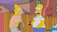 Die Simpsons – Grampa (l.); Homer (r.)