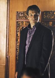 Castle – Um den russischen Mafioso zu überführen, begibt sich Richard Castle (Nathan Fillion) direkt in die Höhle des Löwen.