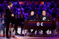 Wer weiß denn sowas XXL – Moderator Kai Pflaume (l.) mit Felix Lobrecht (M.) und Elton (r.).