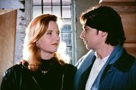 Kommissar Rex – Kommissar Richie Moser (Tobias Moretti) hat Angelika Laudon (Gesa Gross) befreit.
