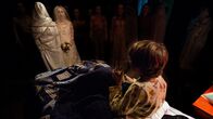 Insidious: Chapter 2 – Als Dalton (Ty Simpkins) nachts erwacht, wird er von übernatürlichen Gestalten bedrängt.