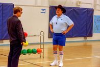 Modern Family – v.li.: Direktor Brown (Andrew Daly), Cameron Tucker (Eric Stonestreet)