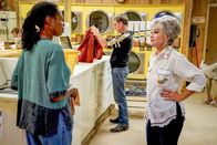 Young Sheldon – Valeri Ross (Harriet), Annie Potts (Constance 'Meemaw' Tucker).