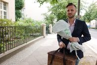 Dinner Date – Hundeliebhaber Sebastian genießt lange Spaziergänge. Wird er bei „Dinner Date“ die Frau finden, mit der er Hand in Hand durchs Leben gehen kann?