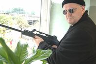 Mensch Markus – Leon (Markus Maria Profitlich) soll als Killer einen Auftragsmord begehen.
