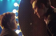 A.I. - Künstliche Intelligenz – Nachdem David (Haley Joel Osment, l.) von seiner Familie verstoßen wurde, sucht er einen Weg, um zu einem richtigen Menschen zu werden. Auf seiner Reise trifft er auf den Mecha-Gigolo Joe (Jude Law, r.). Zusammen erleben sie ein echtes Abenteuer.