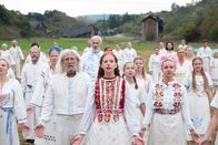Midsommar – Die Dorfbewohner von Hårga (Isabelle Grill als Maja, vorne, m.)