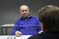 Tatort – Busso von Mayer (Thomas Thieme) ist auch nach Jahren noch überzeugt von seinem städtebaulichen Projekt auf dem Stuttgart 21-Gelände. Diese Überzeugung versucht er auch Thorsten Lannert (Richy Müller) verständlich zu machen.