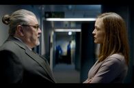 Sacha – Ramy Widmer (Thierry Jorand) und Carla Meier (Isabelle Caillat) fragen sich, was die Staatsanwältin Anne Dupraz zu einer solchen Tat bewogen haben kann.