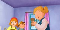 Lauras Stern – Lauras Freunde im Kindergarten sind sehr erstaunt, als Alwine erzählt, Lauras Papa sei Teddyforscher von Beruf.