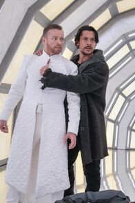 The 100 – Jeremiah (Adam Lolacher, l.); Bellamy Blake (Bob Morley, r.)