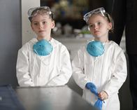 Single Parents – Amy Fogerty (Ella Allan, l.); Emma Fogerty (Mia Allan, r.)