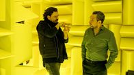 Feedback - Sende oder stirb – L-R: Director Pedro C. Alonso, Jarvis Dolan (Eddie Marsan)