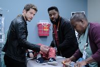 Atlanta Medical – (v.l.n.r.) Dr. Conrad Hawkins (Matt Czuchry); AJ Austin (Malcolm-Jamal Warner); Schwester Hundley (Denitra Isler)