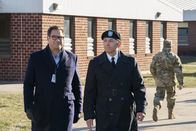 Bull – Pictured l-r: Michael Weatherly als Dr. Jason Bull und Lou Diamond Phillips als Colonel Victor Taggert.