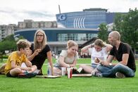 SRF bi de Lüt – Noah, Judith, Joy, Hannah und David Forgoston Baggenstos bei ihrem letzten Ausflug ins Stadtzentrum von Atlanta. Die Familie fühlt sich zunehmend eingeschränkt im selbsternannten Land der unbegrenzten Möglichkeiten.