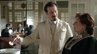 Grand Hotel – Alfredo Vergara (Fele Martínez, l.) und Ángela Salinas (Concha Velasco, r.)