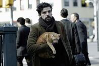 Inside Llewyn Davis – Zwei auf der Suche: Llewyn Davis (Oscar Isaac) und die rote Katze.