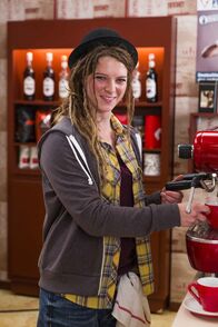 Danni Lowinski – (5. Staffel) - Hat Beas Platz in der Kaffeebar eingenommen: Hashtag (Anjorka Strechel) ...