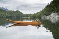 Hoagascht – Moderator Patrick Eisl mit Protagonist Albrecht Syen auf seiner Plätte auf dem Toplitzsee