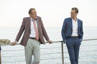 The Night Manager – Sandy Langbourne (Alistair Petrie, l.); Jonathan Pine (Tom Hiddleston, r.)