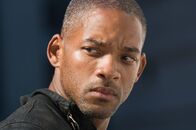 I Am Legend – Drei Jahre, nachdem ein tödlicher Virus fast alles Leben auslöschte, lebt Biologe Robert Neville (Will Smith) als letzter überlebender Mensch in New York ...