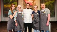Familien-Kochduell – Sabrina Neugebauer, Karin Delsing, Steffen Henssler, Marie-Christin Weidemann, Stefan Florian (v.l.n.r.)