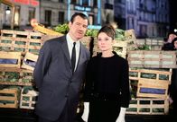 Charade – Freund oder Feind? Der Agent Bartholemew (Walter Matthau) versucht der Witwe Regina (Audrey Hepburn) Angst einzujagen.