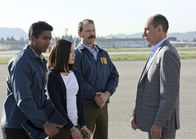 Navy CIS: L.A. – Granger (Miguel Ferrer, r.) muss Jennifer Kim (Malese Jow, 2.v.l.) nach Los Angeles eskortieren. Auf dem Weg dorthin erfährt er, dass Killer hinter ihr her sind. Ein Kampf um Leben und Tod beginnt ...
